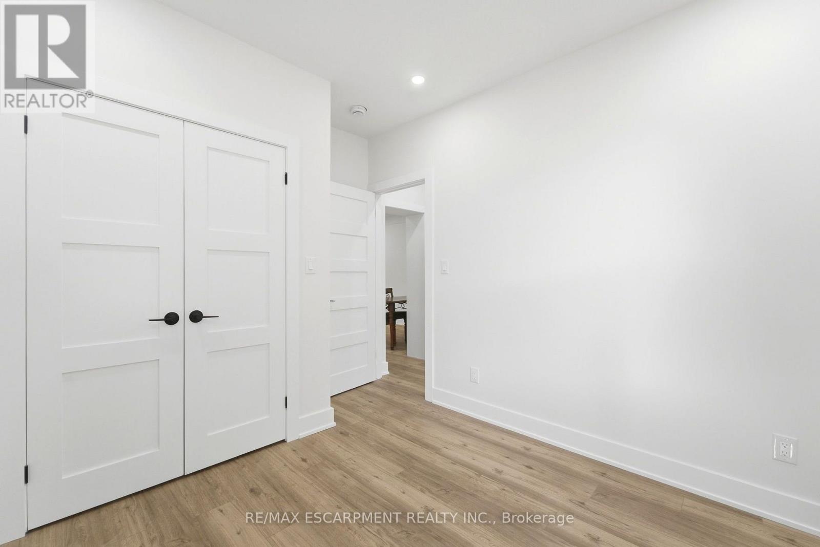968 MAIN STREET E - 16