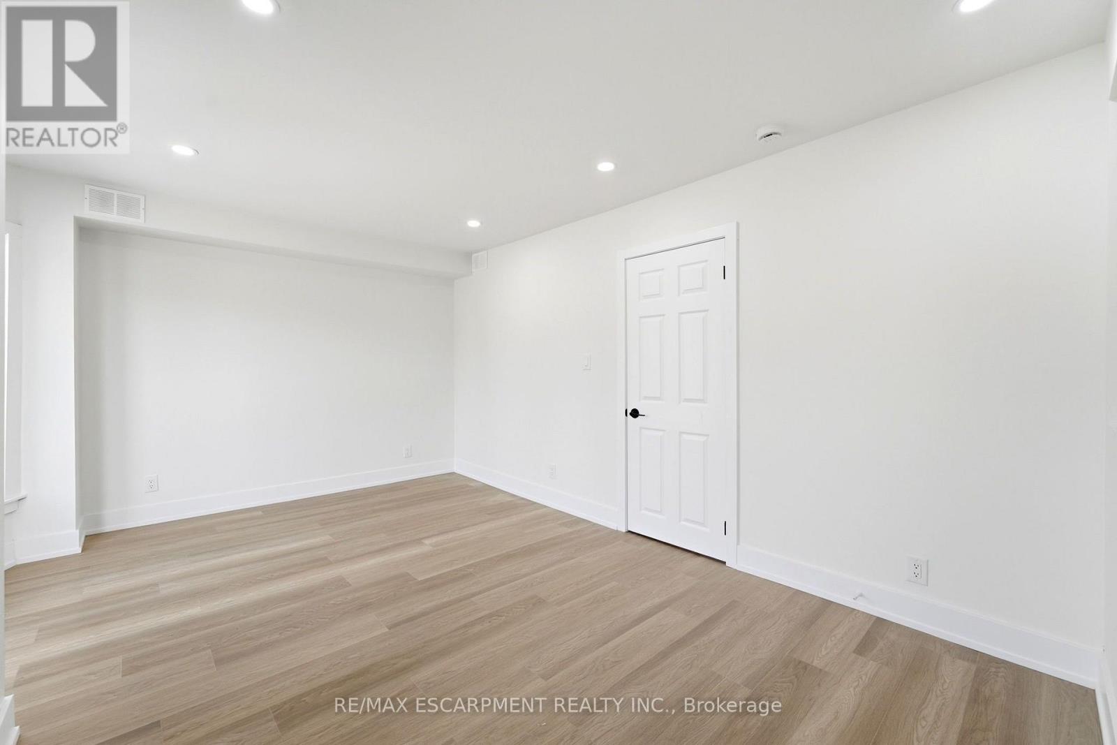 968 MAIN STREET E - 19