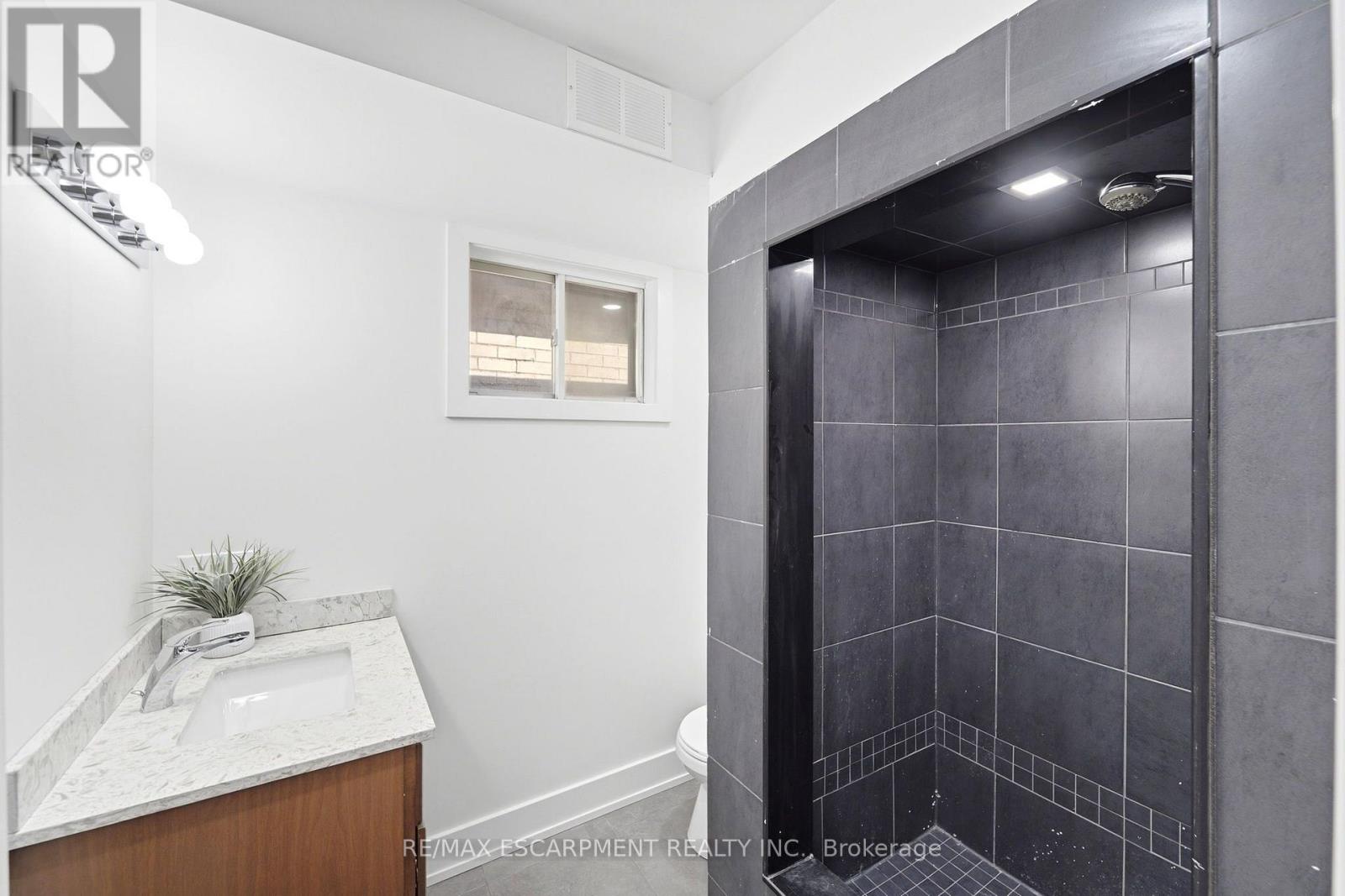 968 MAIN STREET E - 20