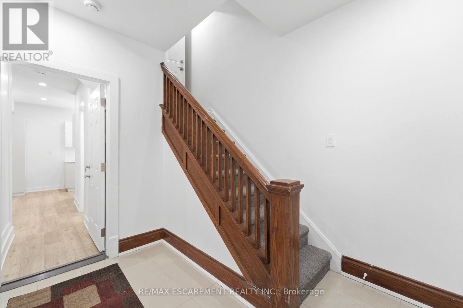 968 MAIN STREET E - 3
