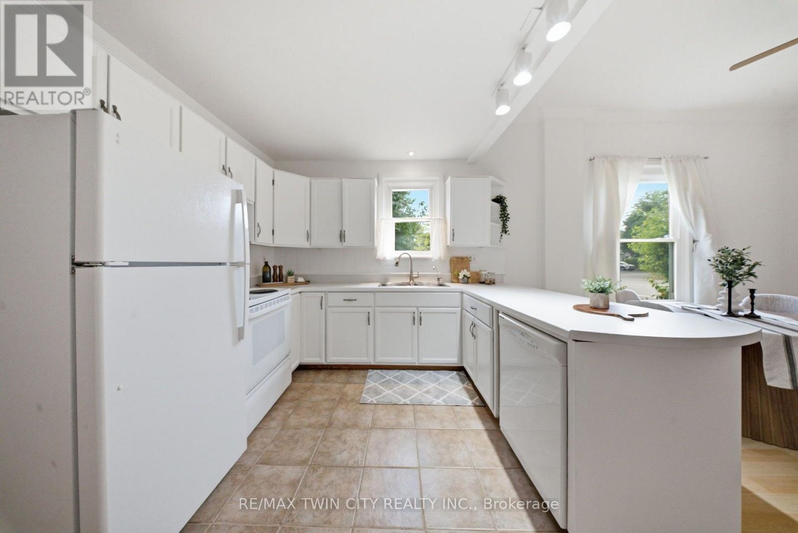 254 ERIE AVENUE - Image 12
