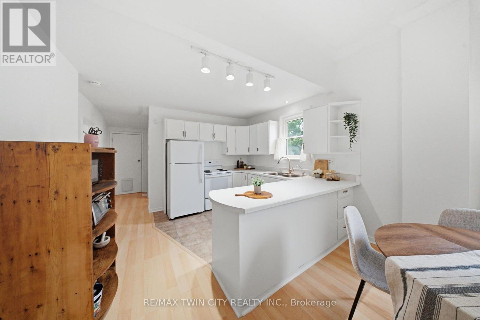 254 ERIE AVENUE - Image 9