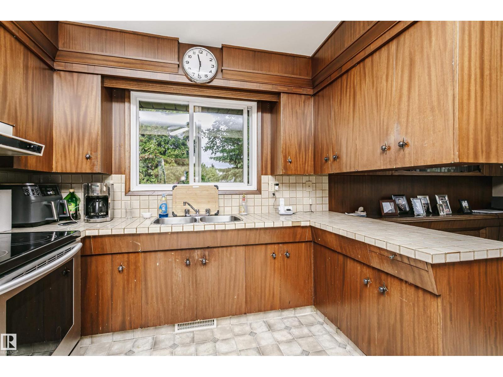 14231 80 ST NW - 18
