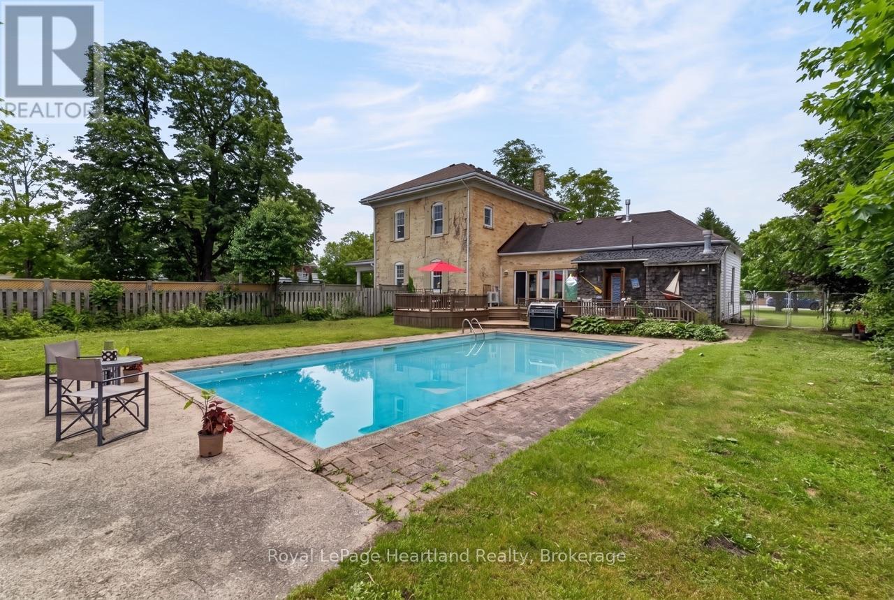 638 HAVELOCK STREET - 3
