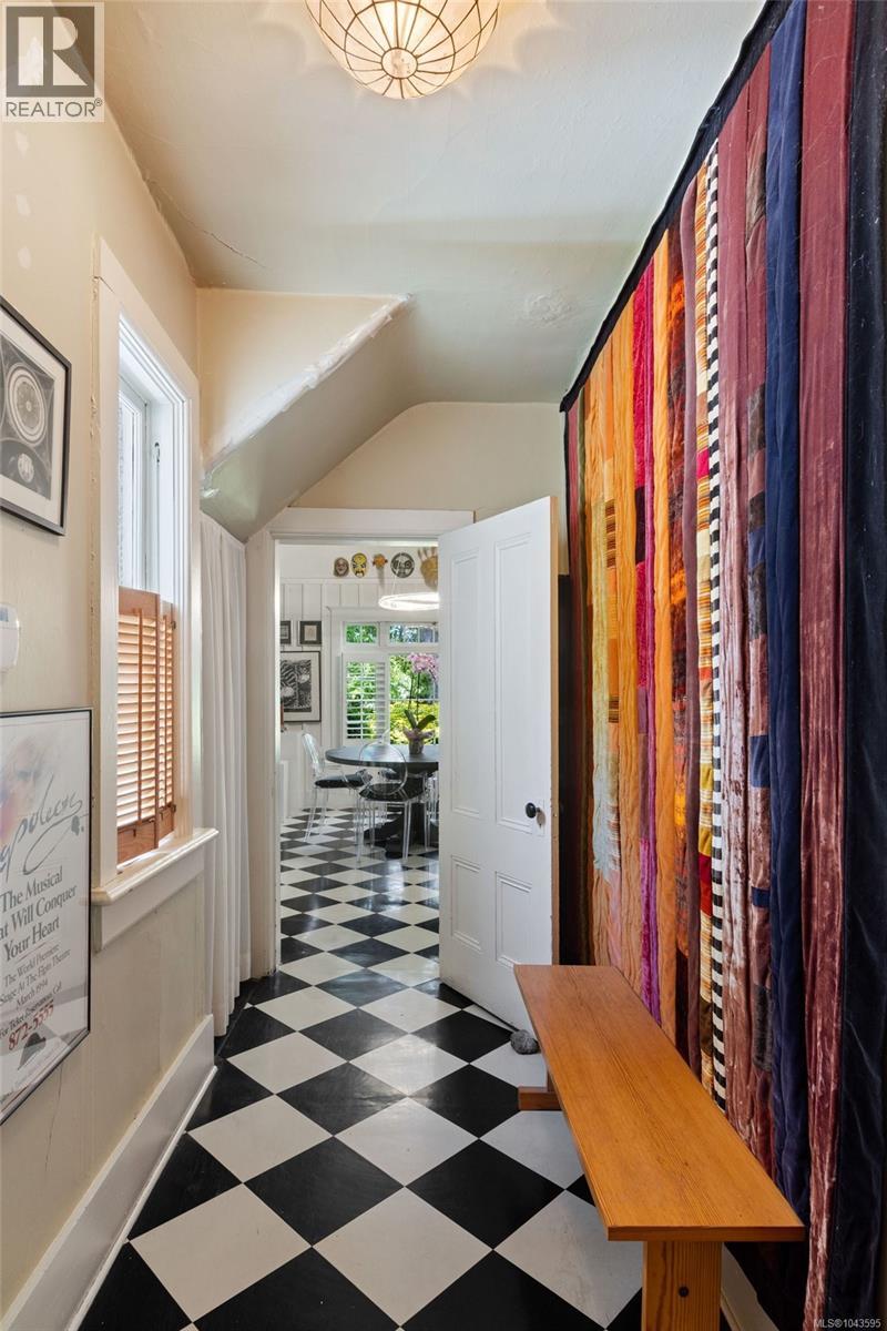 1648 Rockland Ave - 24