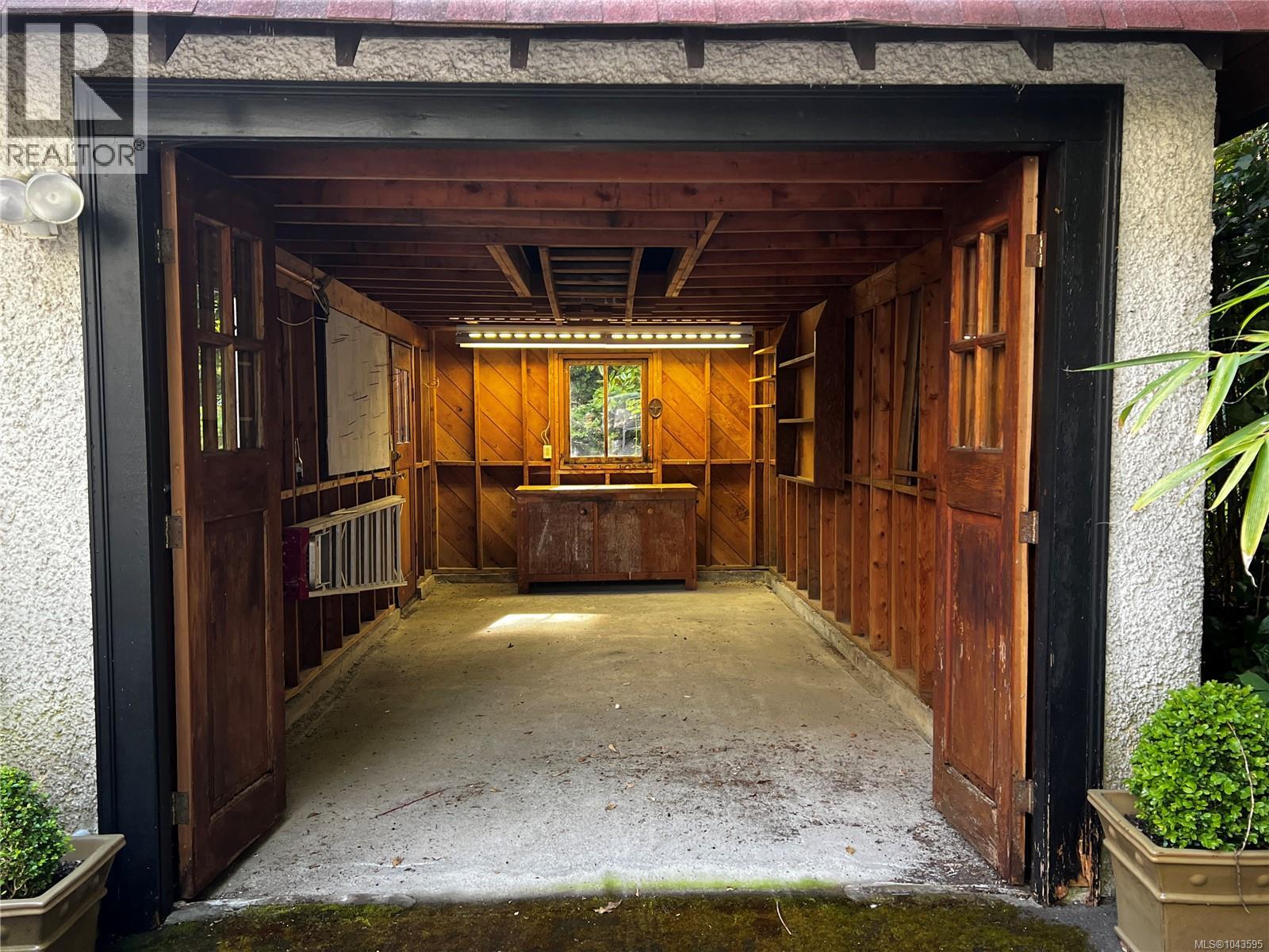 1648 Rockland Ave - 34