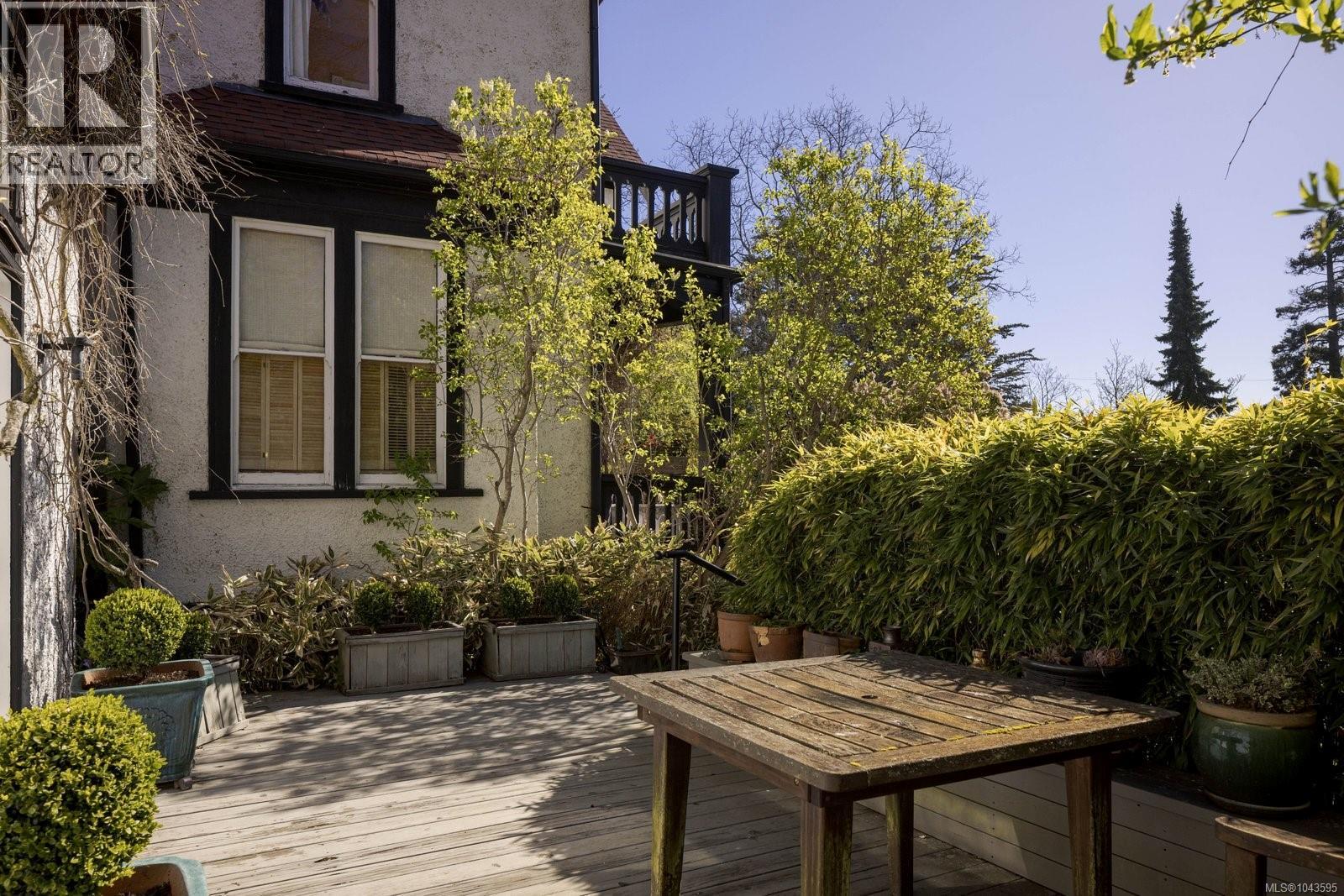 1648 Rockland Ave - 38