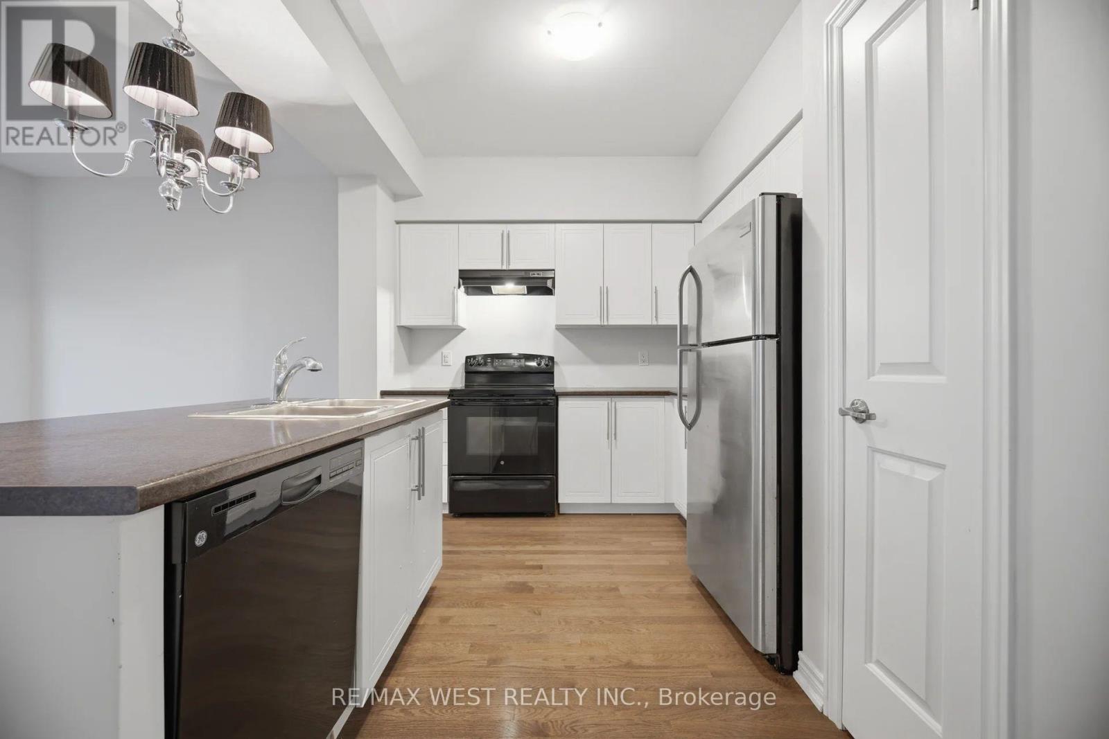 137 ECHOVALLEY DRIVE - 10
