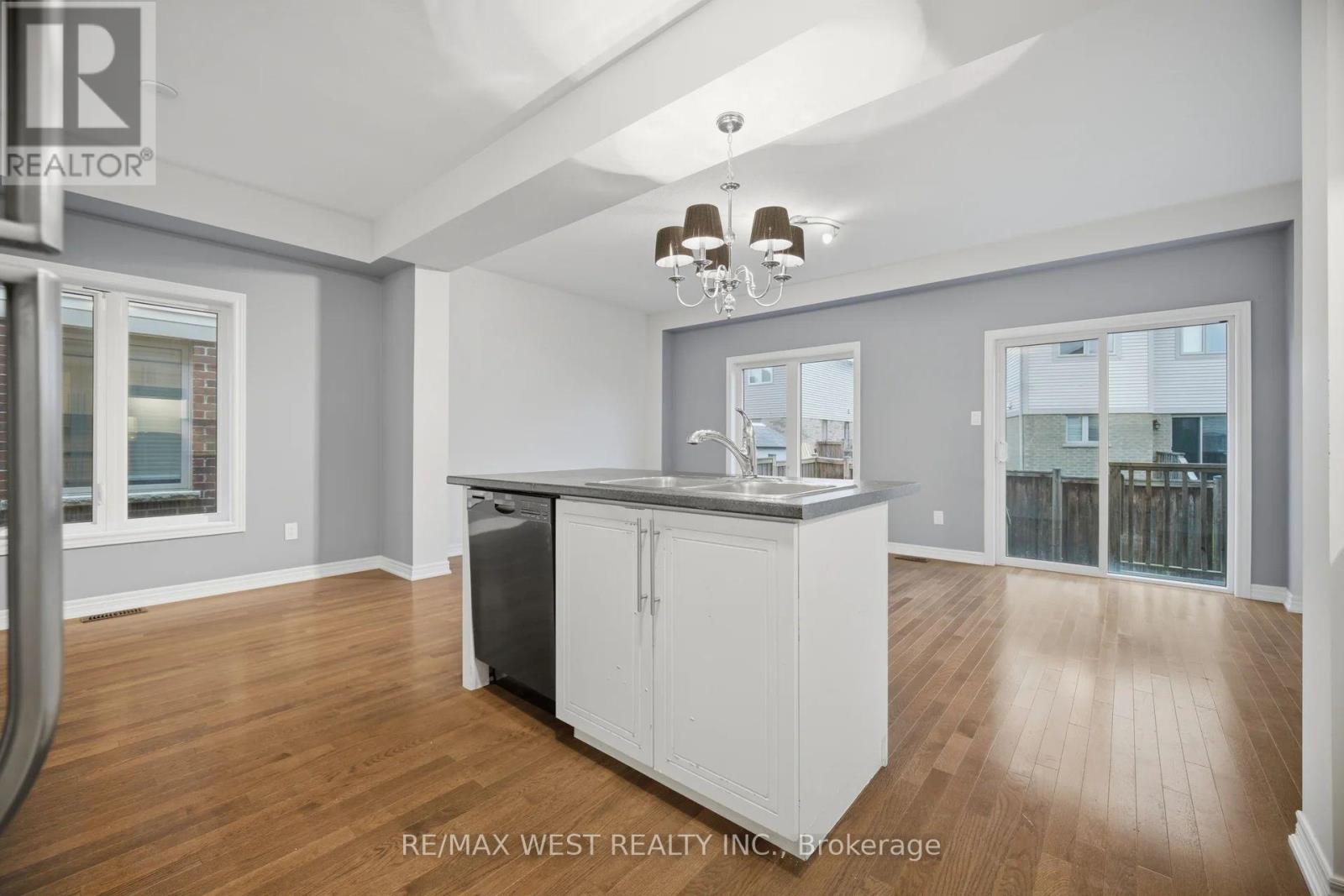 137 ECHOVALLEY DRIVE - 13
