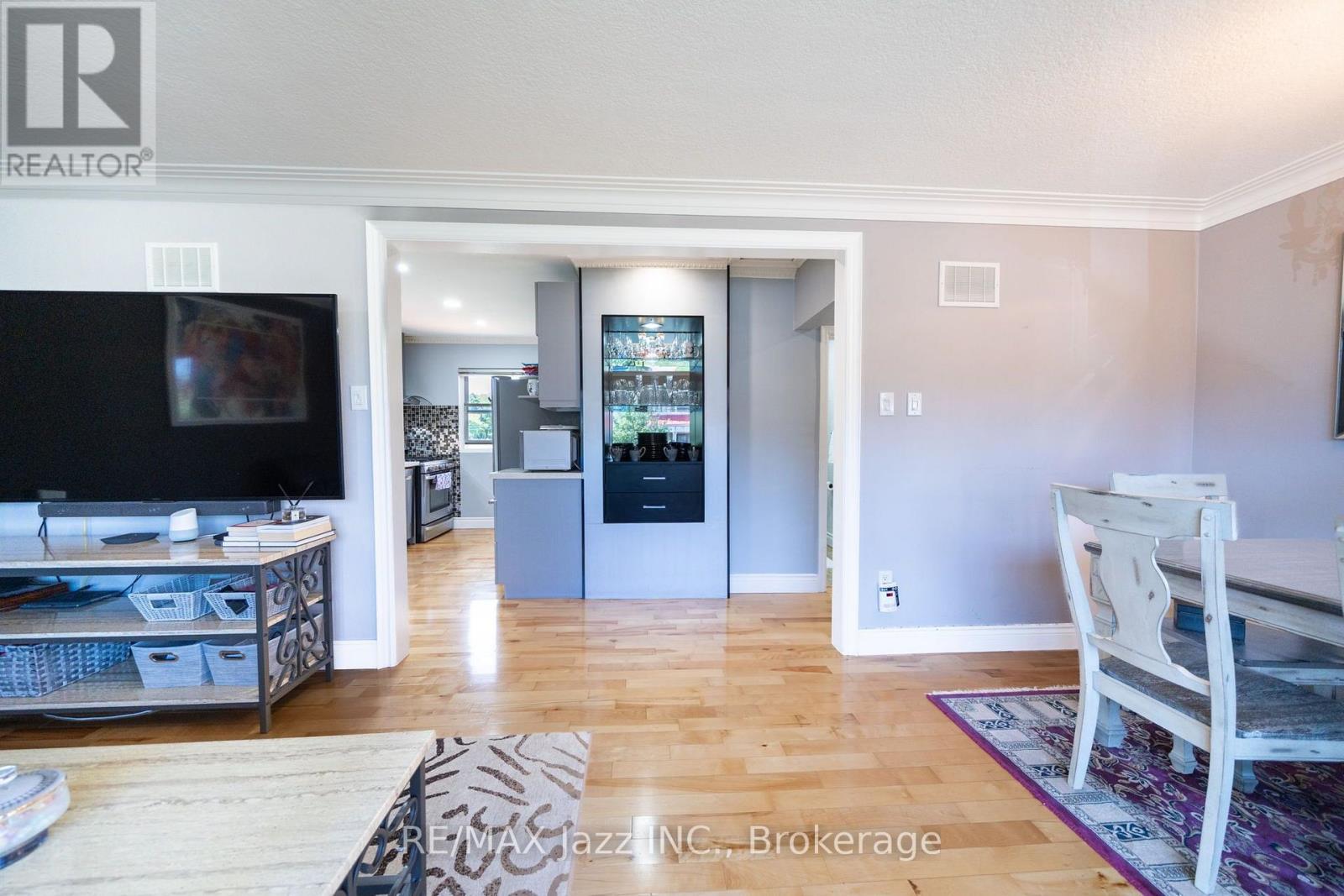 12 WARNSWORTH STREET - 27
