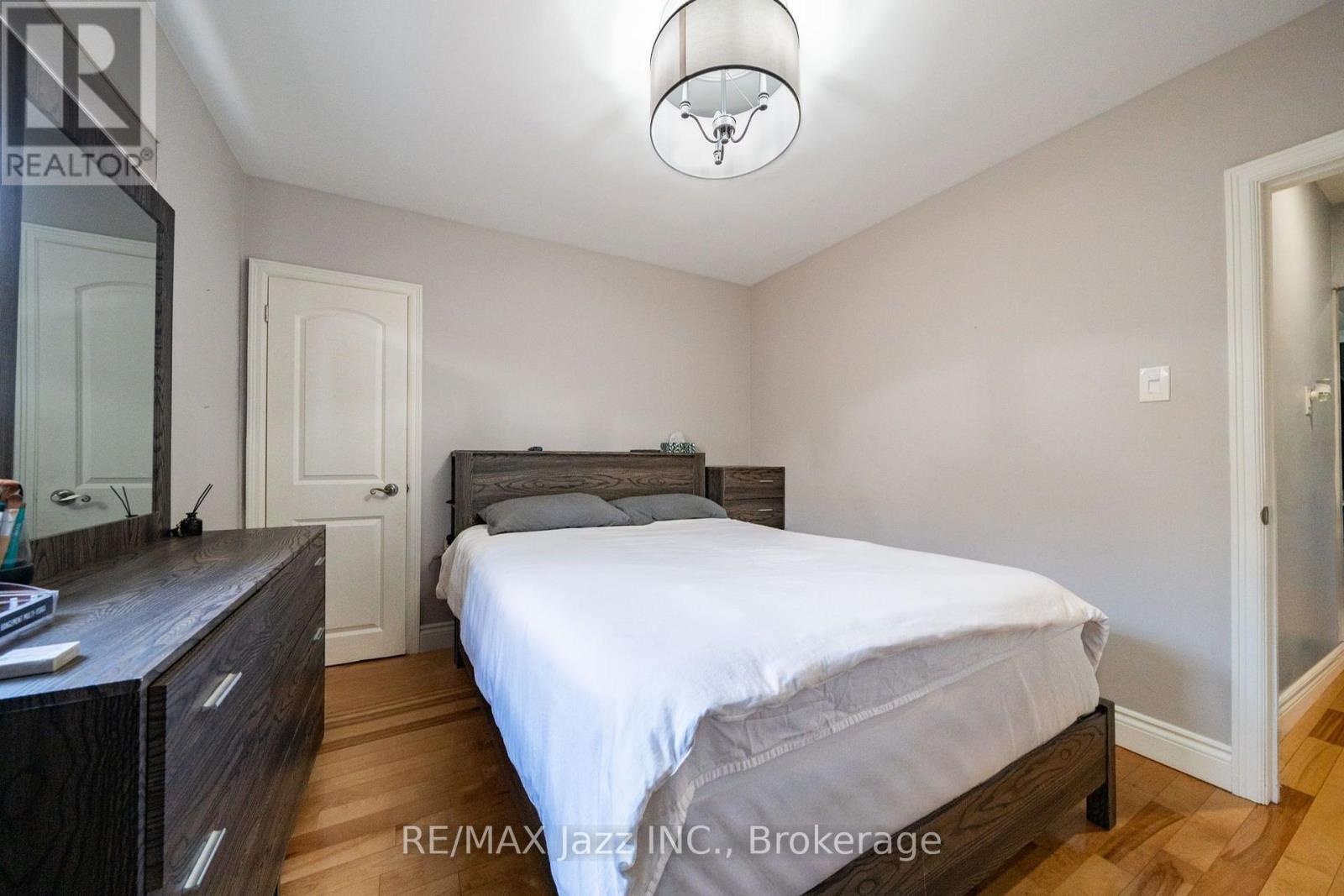 12 WARNSWORTH STREET - 35