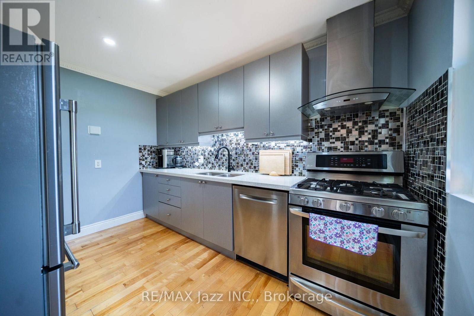 12 WARNSWORTH STREET - 37