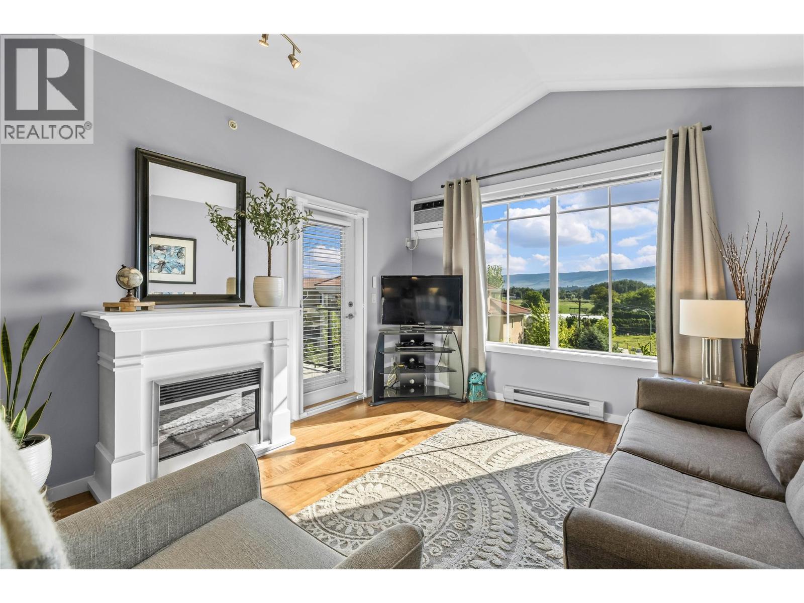 #410 3735 Casorso Road - 10
