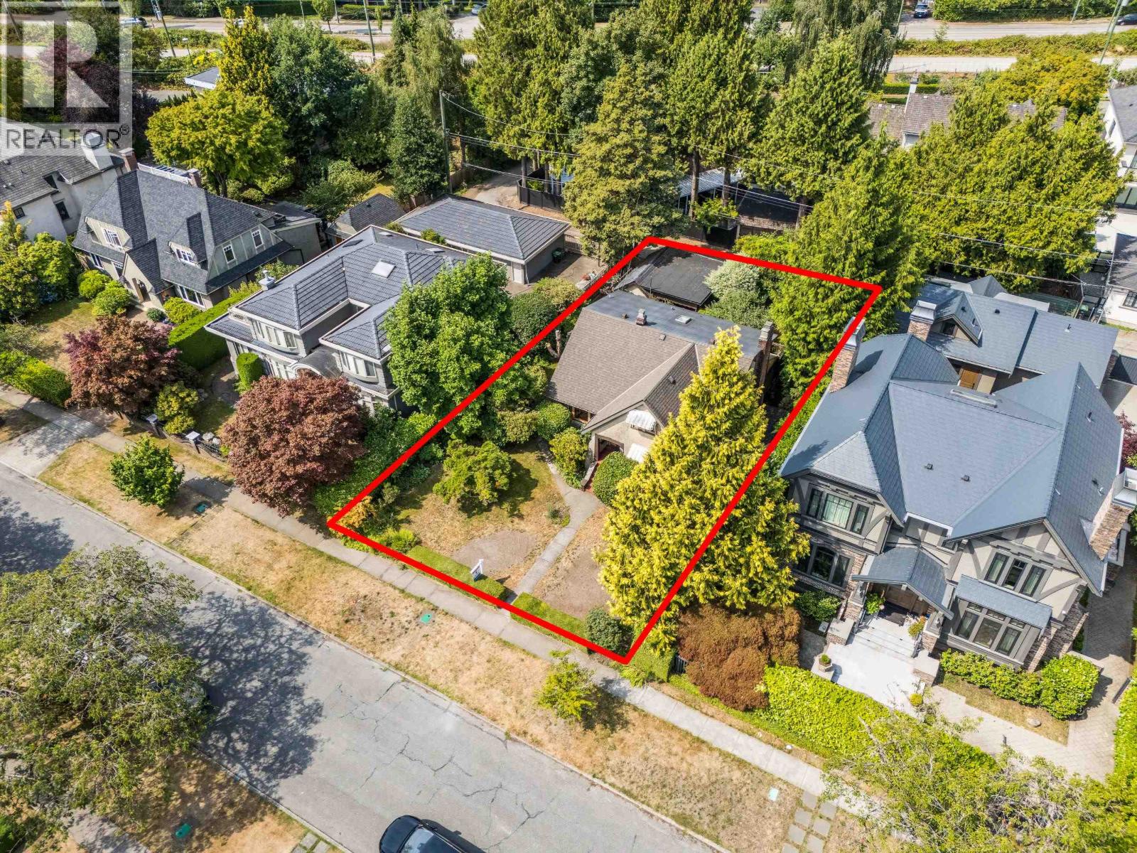 3 Bed, 2 Bath House for Sale in Vancouver – 6857 LABURNUM STREET, Vancouver – MLS# R3148727 - Image 35