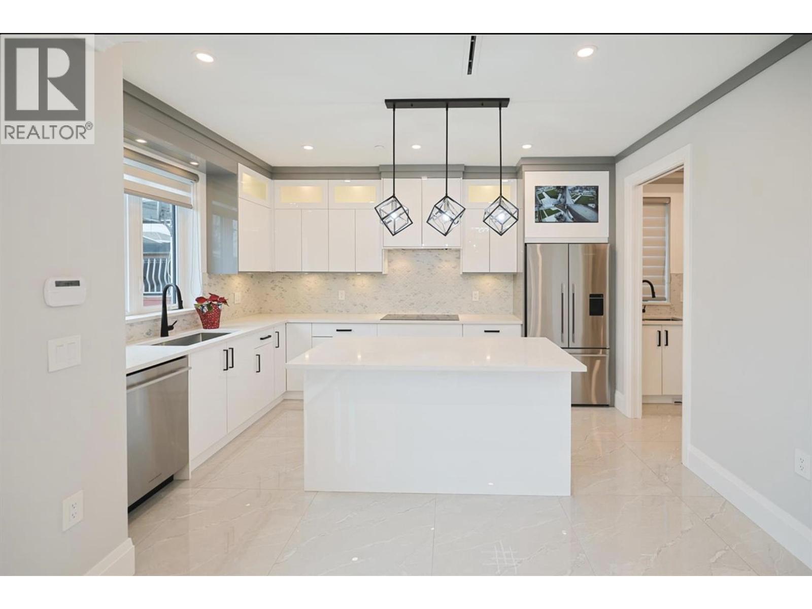 10 Bed, 8 Bath House for Sale in Vancouver – 2984 KITCHENER STREET, Vancouver – MLS# R3148733 - Image 4
