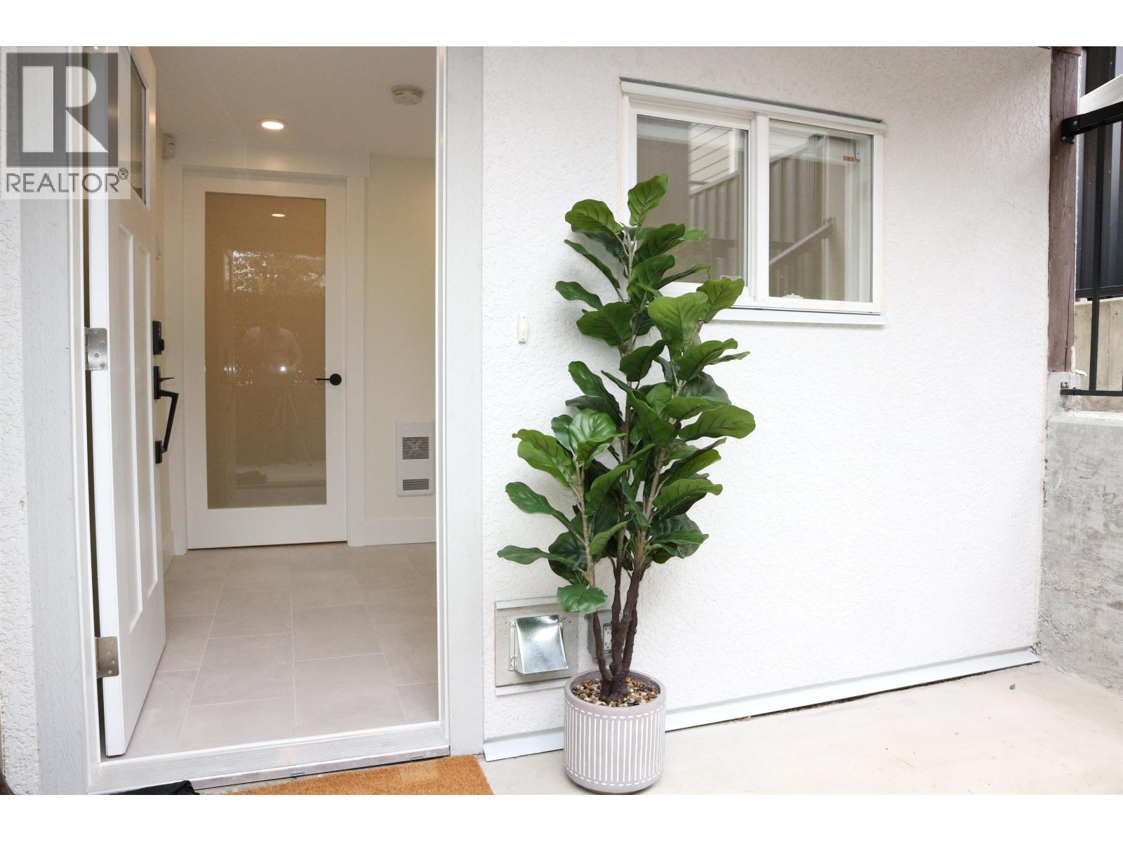 1 Bed, 1 Bath House for Rent in Vancouver – 688 CASSIAR STREET, Vancouver – MLS# R3148726 - Image 2