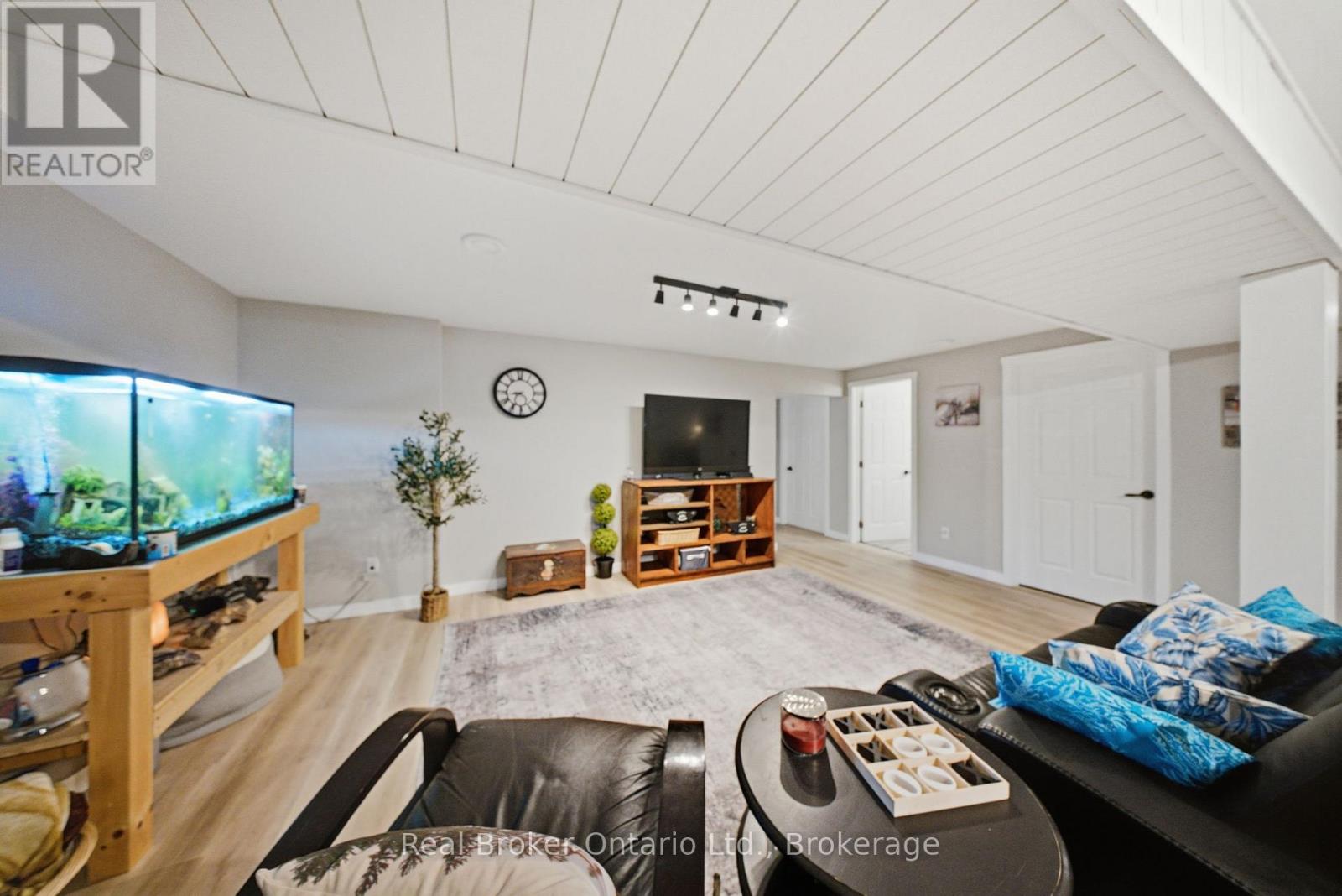 112 TAMARAC ROAD - Image 35