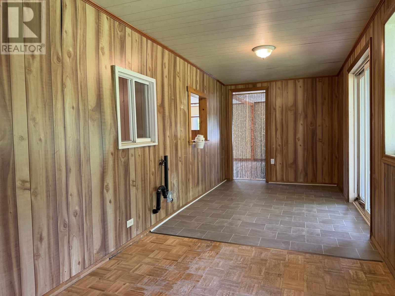 3561 Gairloch Road - 21
