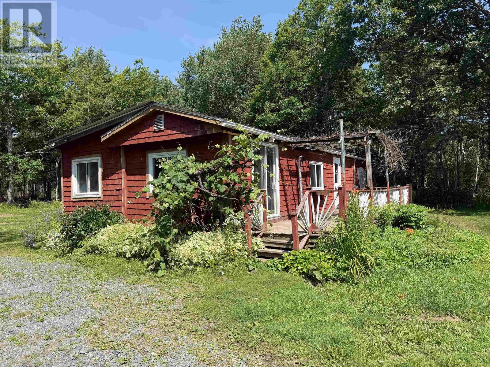 3561 Gairloch Road - 3