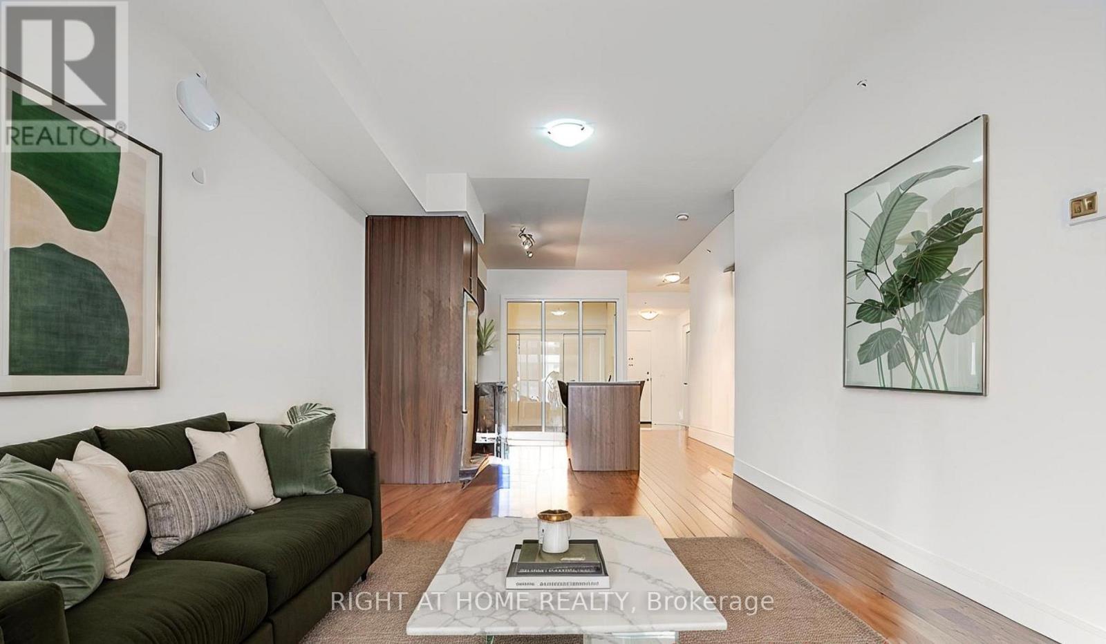 #205 9201 YONGE STREET - 12