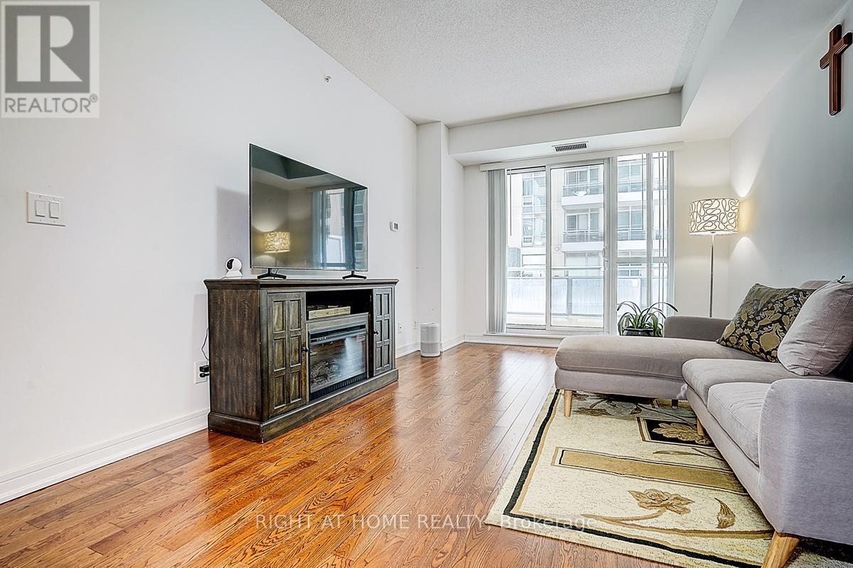 #205 9201 YONGE STREET - 13
