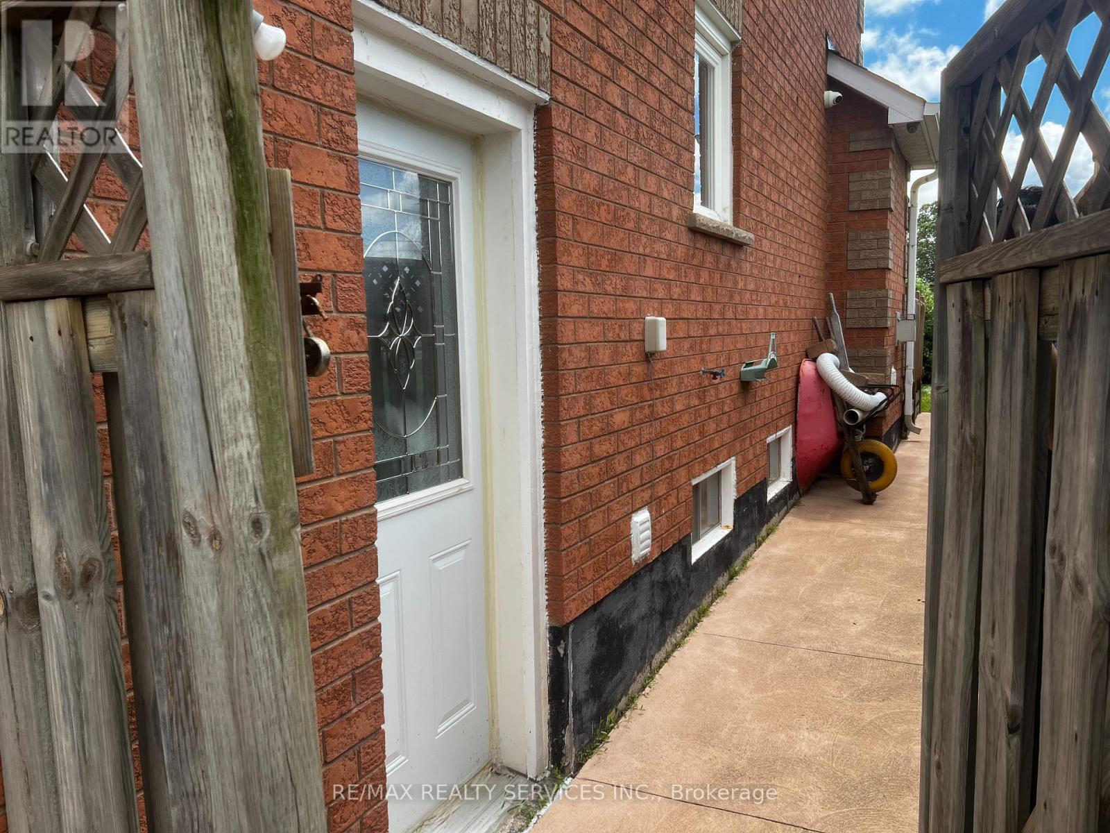 59 STANWELL DRIVE - 12