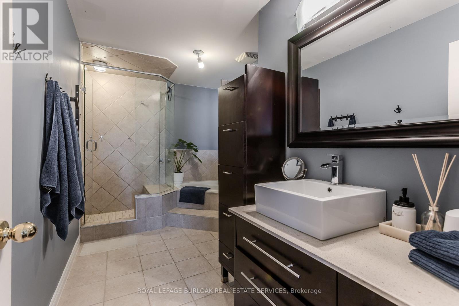 2121 PROSPECT STREET - Image 17