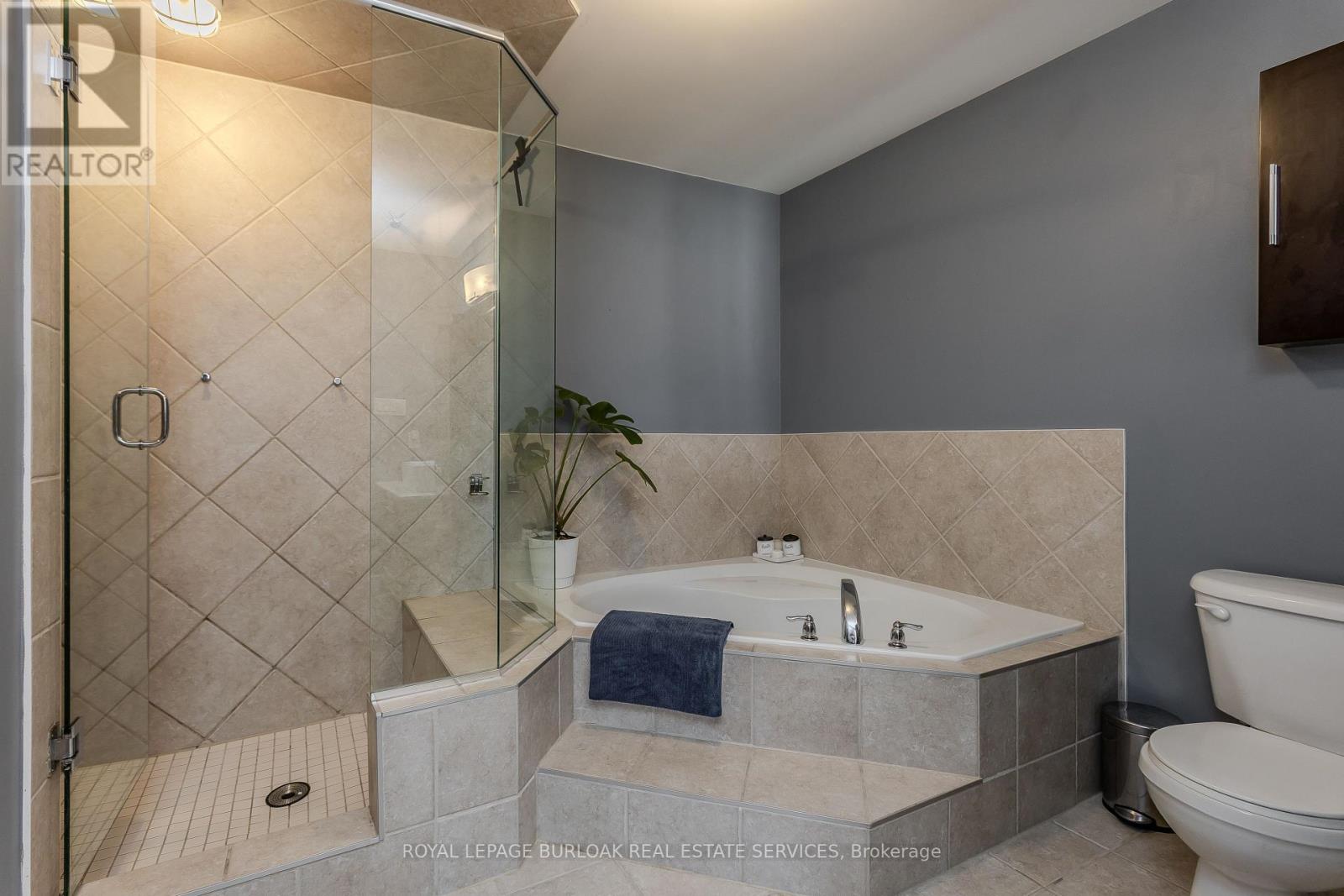 2121 PROSPECT STREET - Image 18