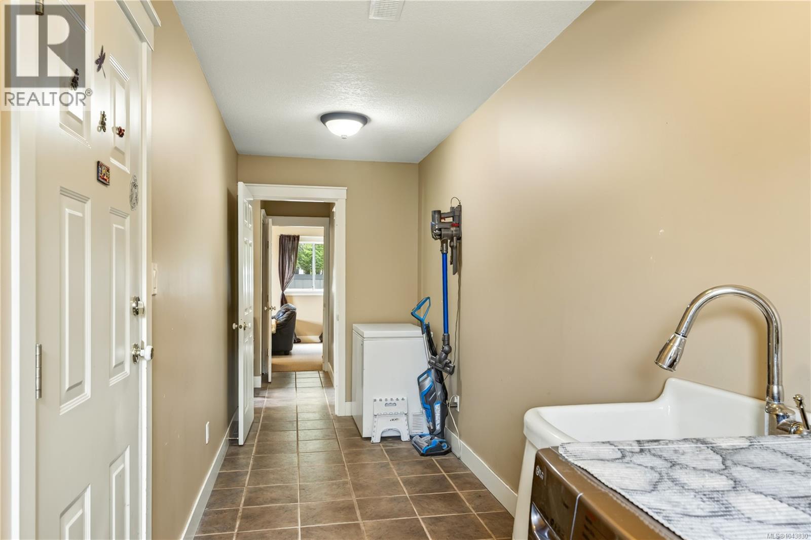 844 Therres Cres - 8