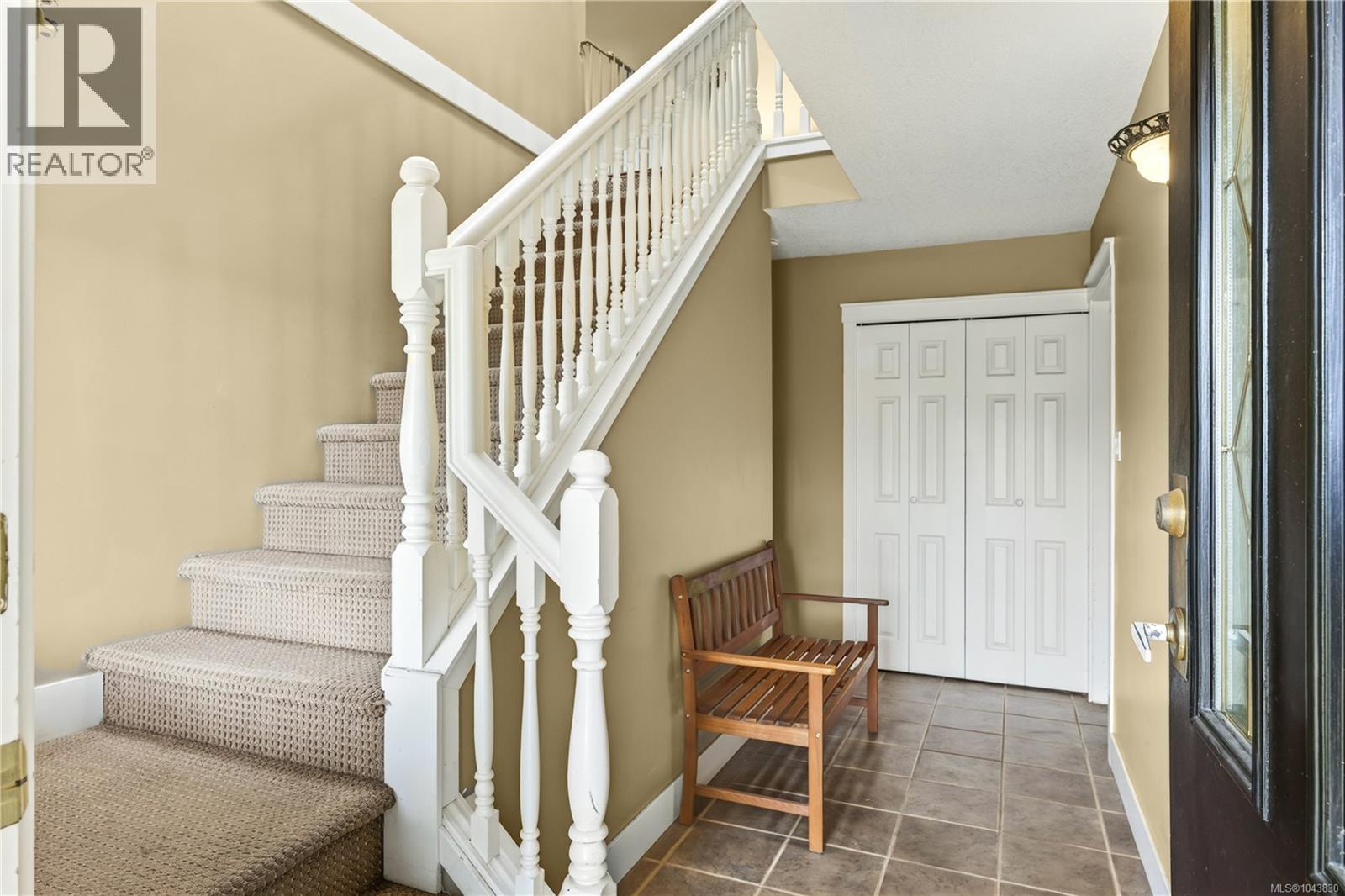 844 Therres Cres - 4