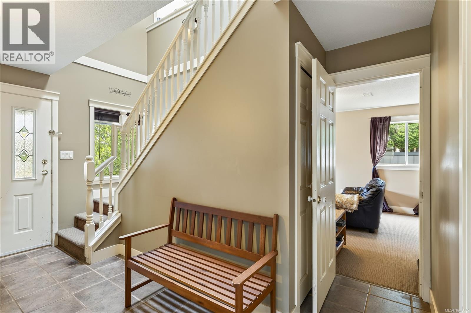 844 Therres Cres - 5