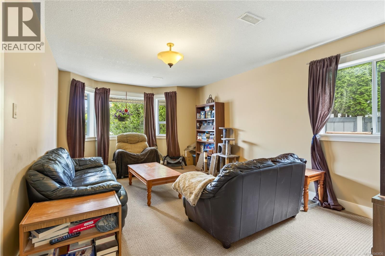 844 Therres Cres - 9