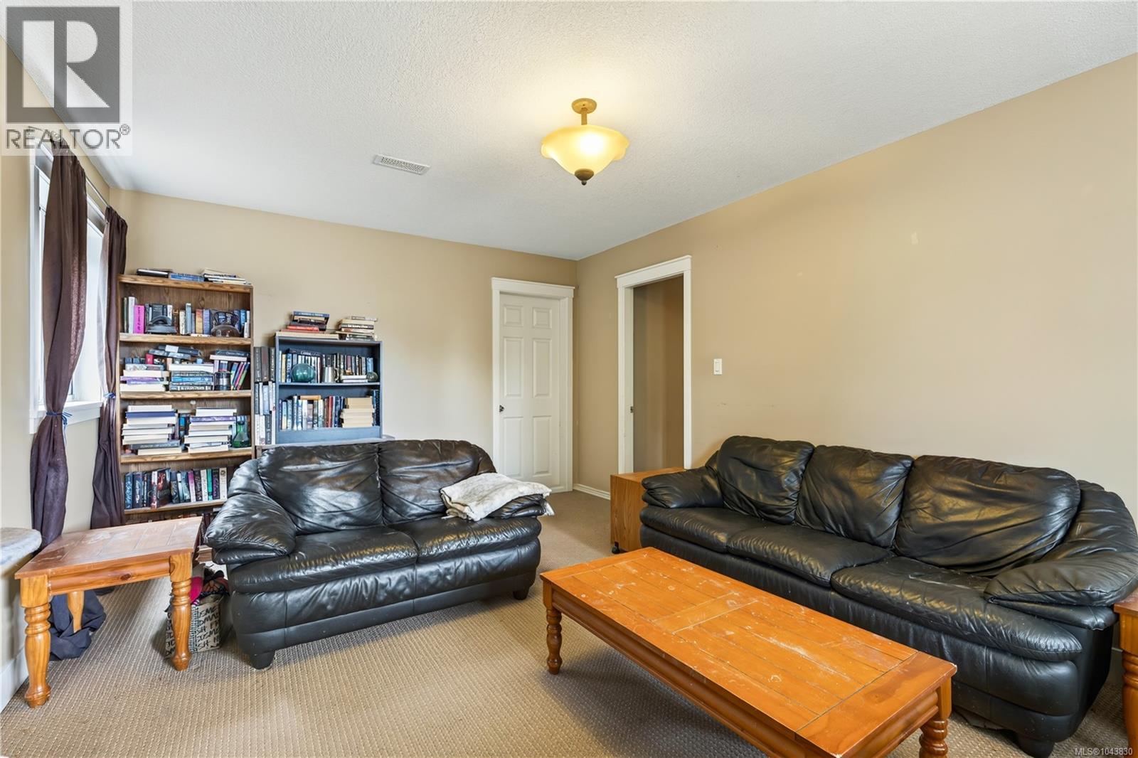 844 Therres Cres - 10