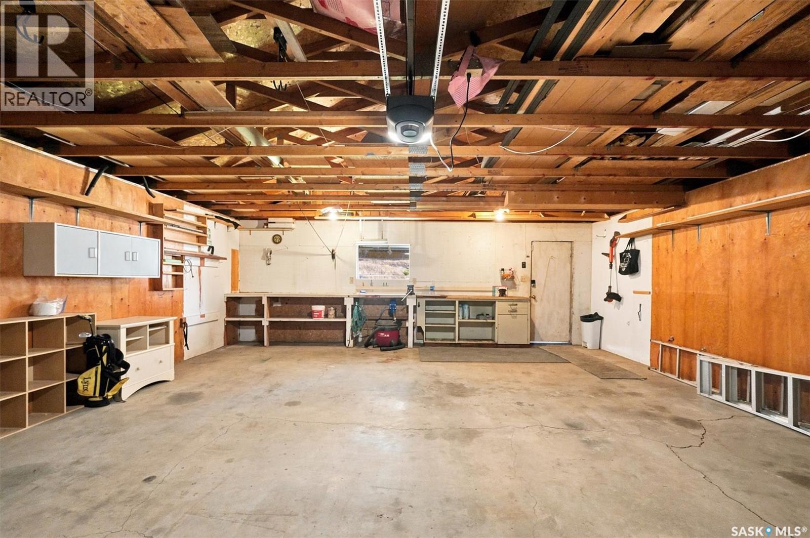 1009 East CENTRE - Image 35