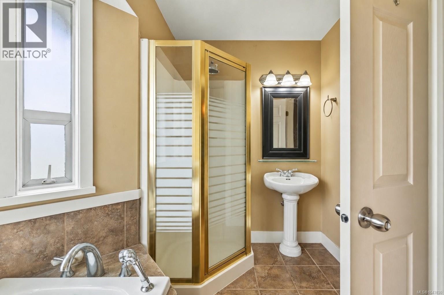 844 Therres Cres - 34