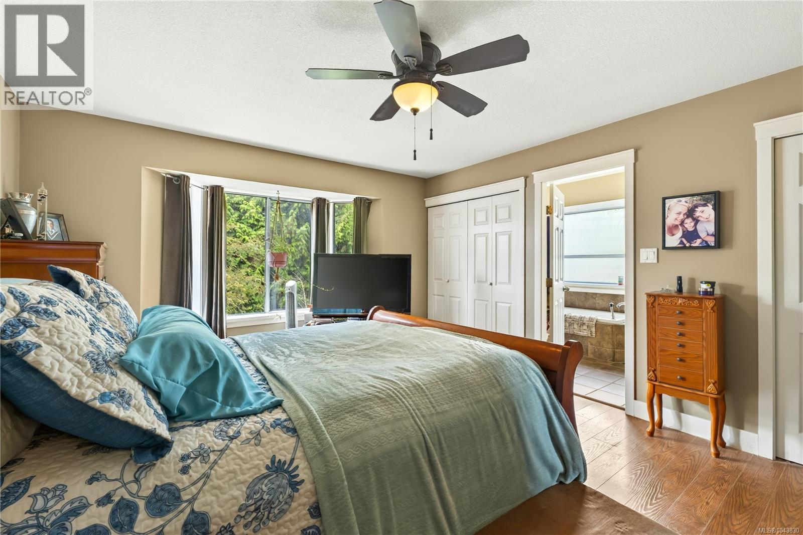 844 Therres Cres - 32
