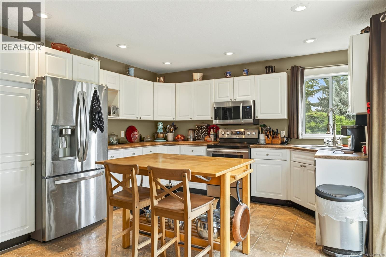 844 Therres Cres - 23