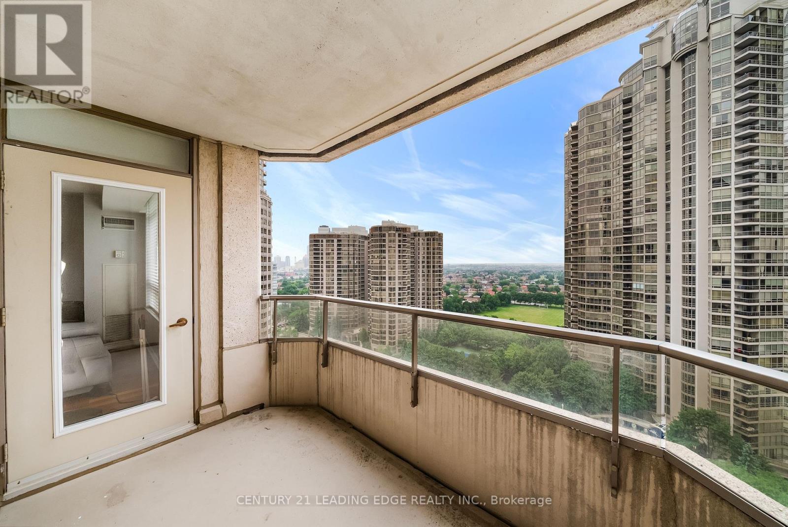 #1812 35 KINGSBRIDGE GARDEN CIRCLE - 28