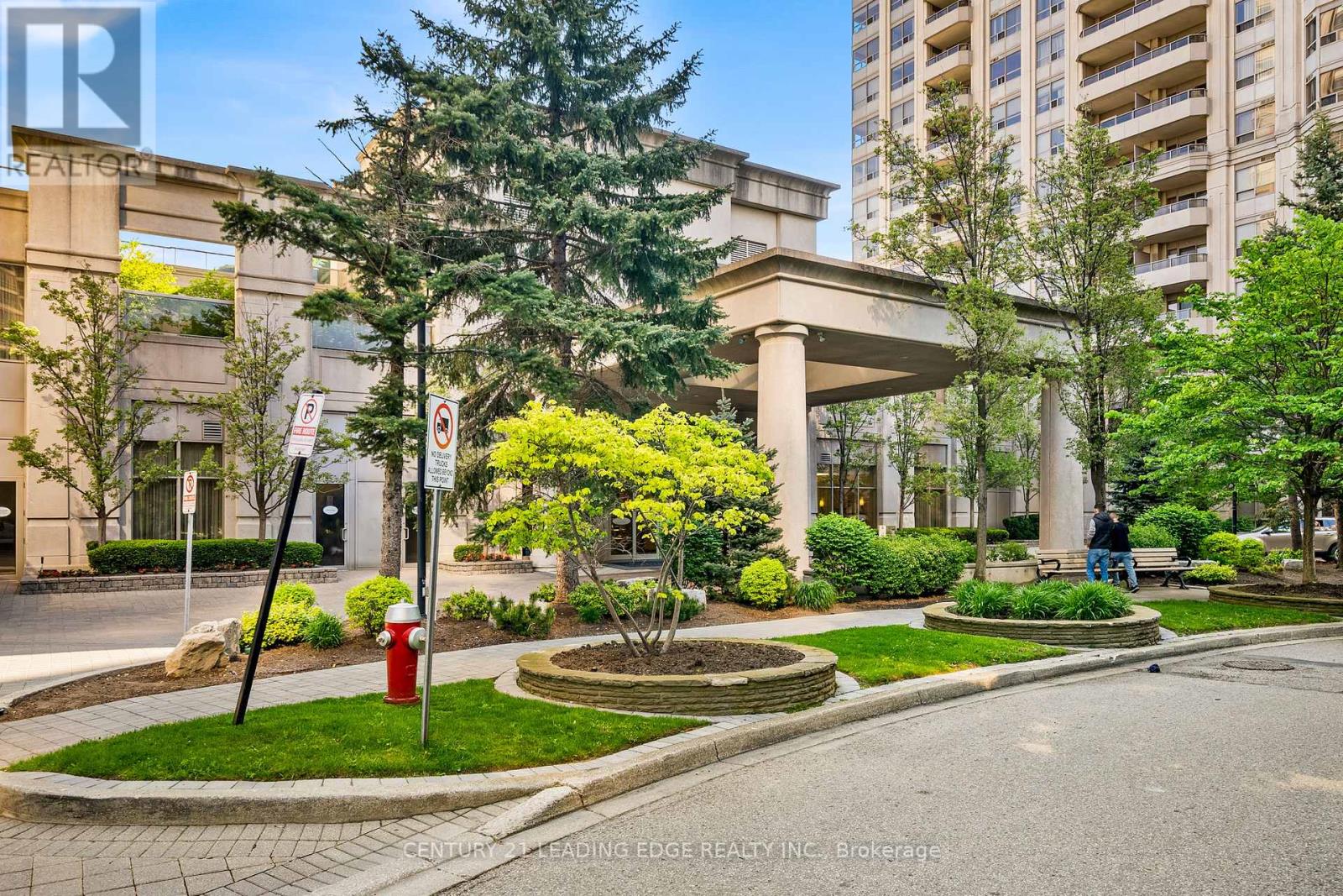 #1812 35 KINGSBRIDGE GARDEN CIRCLE - 31