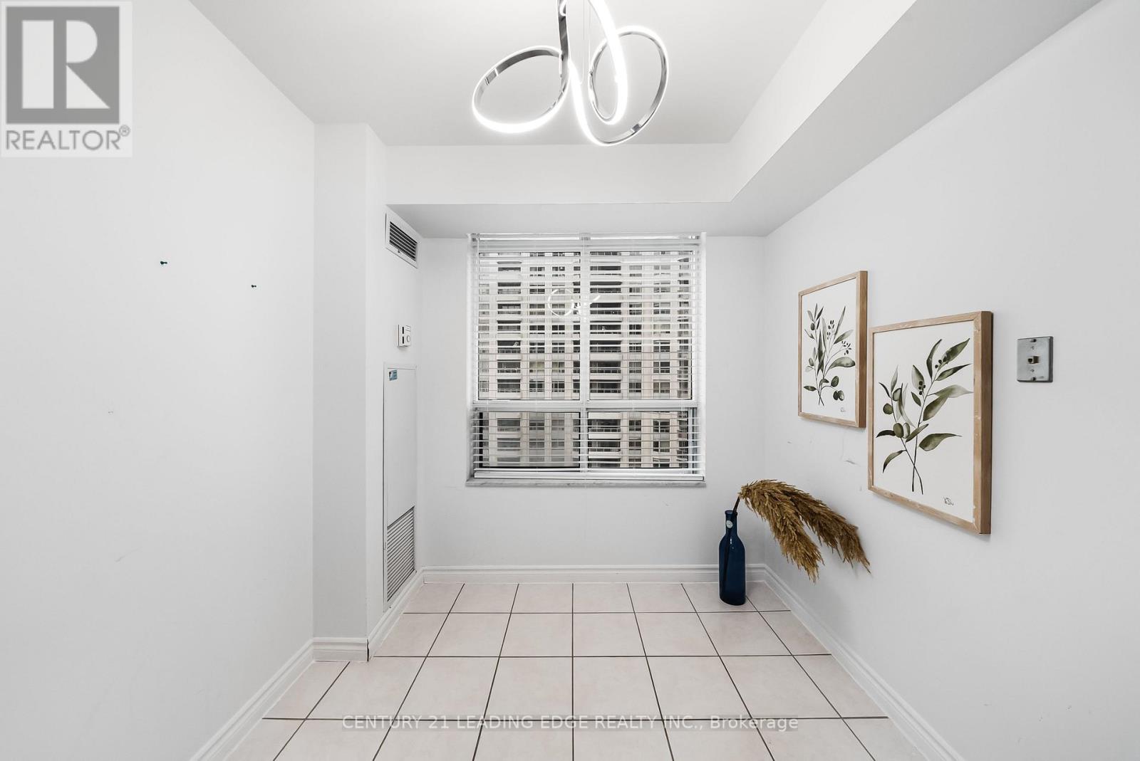 #1812 35 KINGSBRIDGE GARDEN CIRCLE - 14