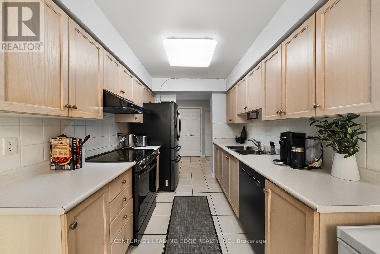 #1812 35 KINGSBRIDGE GARDEN CIRCLE - 15
