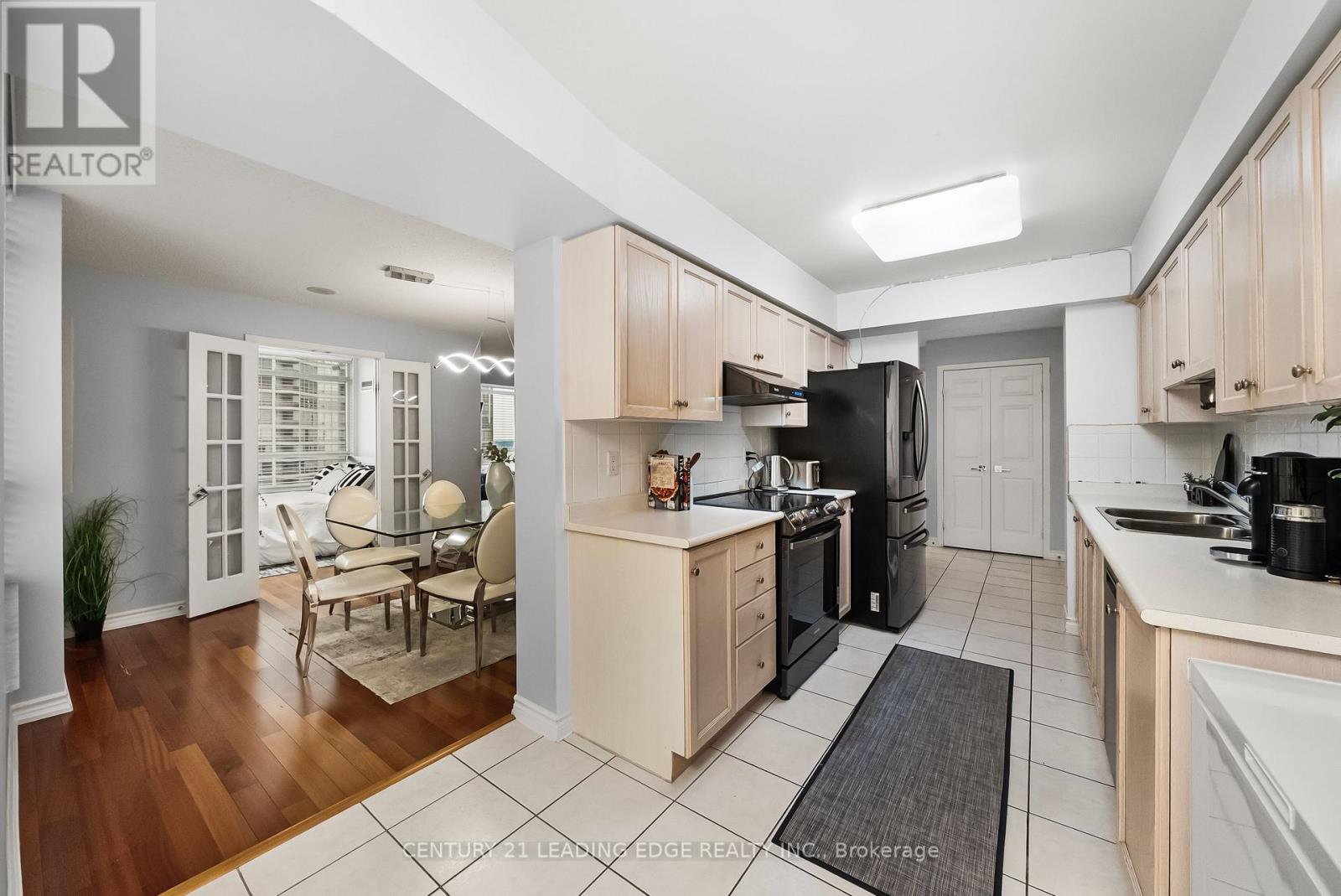 #1812 35 KINGSBRIDGE GARDEN CIRCLE - 16