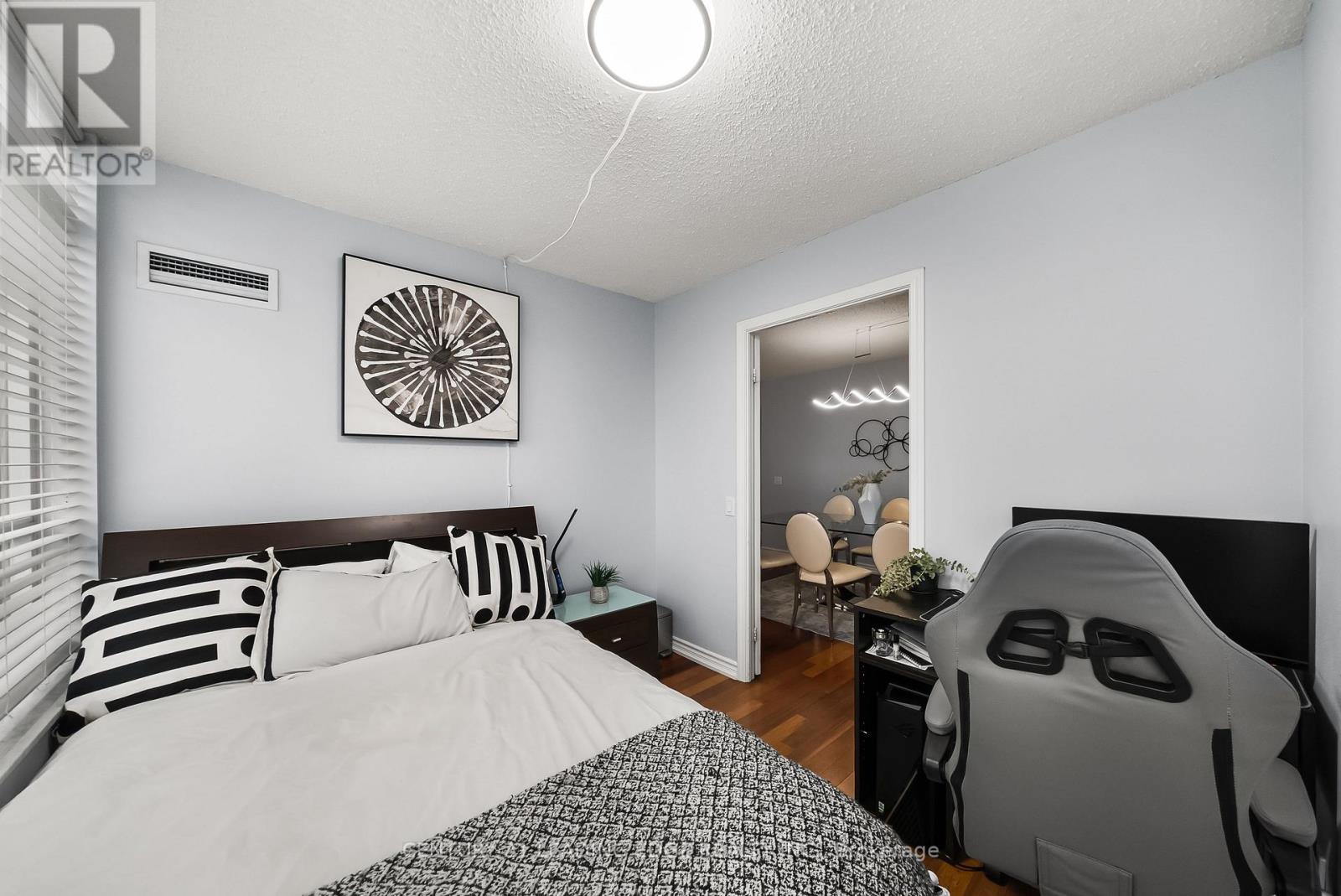 #1812 35 KINGSBRIDGE GARDEN CIRCLE - 9