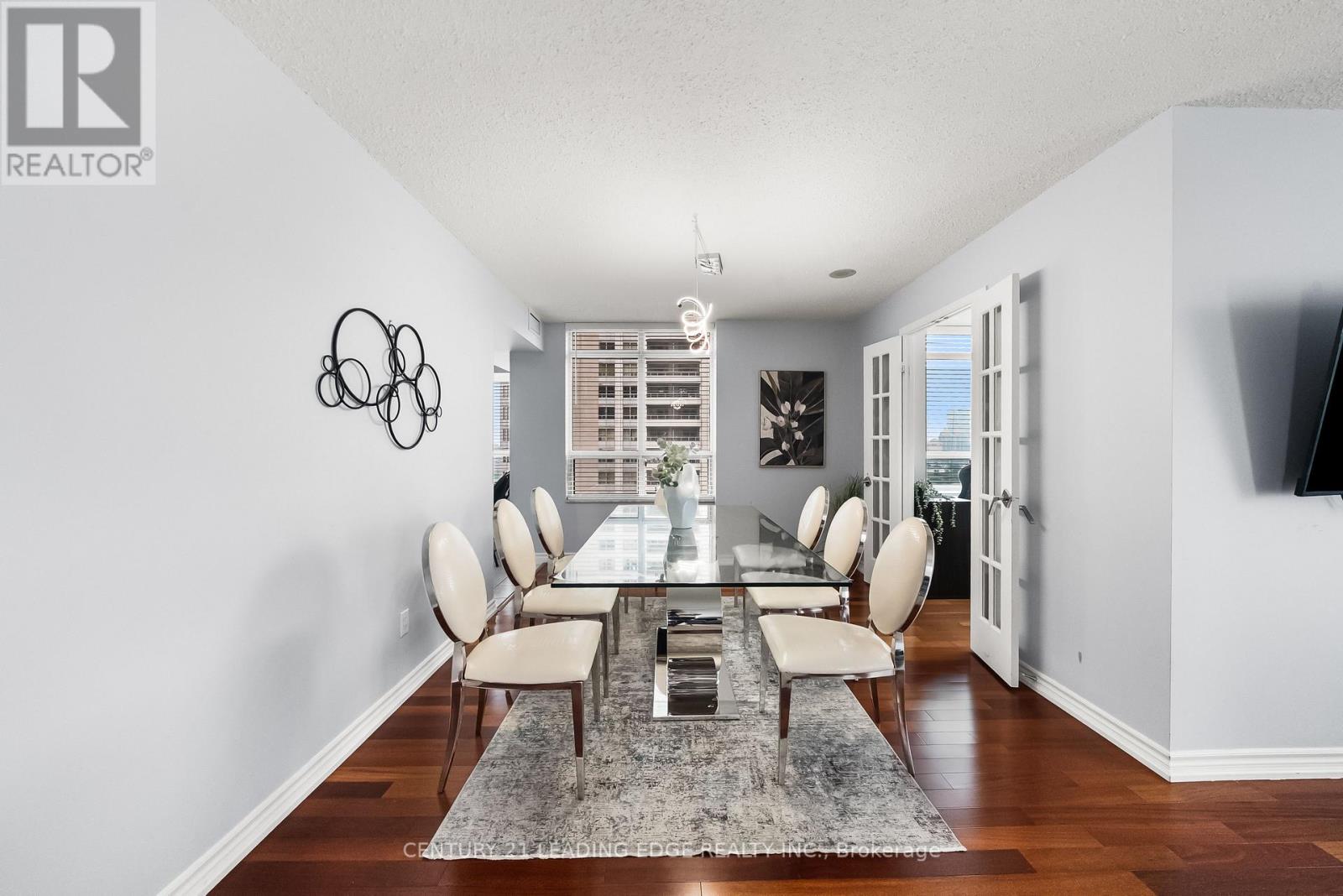 #1812 35 KINGSBRIDGE GARDEN CIRCLE - 4