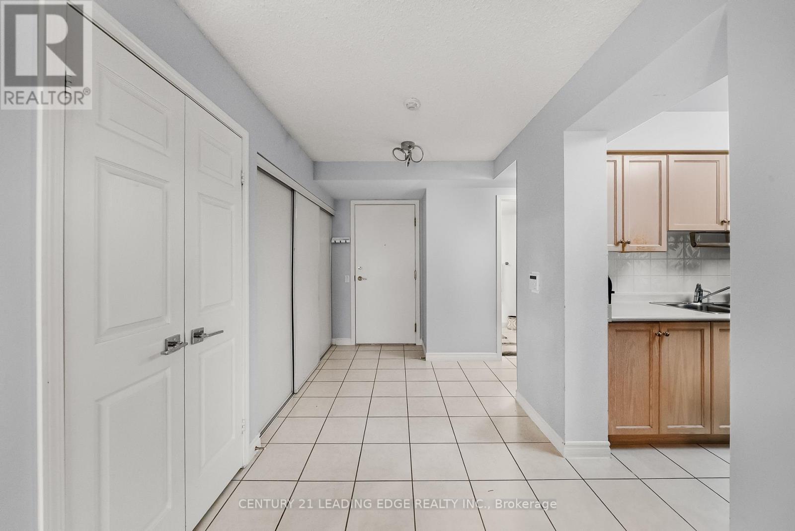 #1812 35 KINGSBRIDGE GARDEN CIRCLE - 10