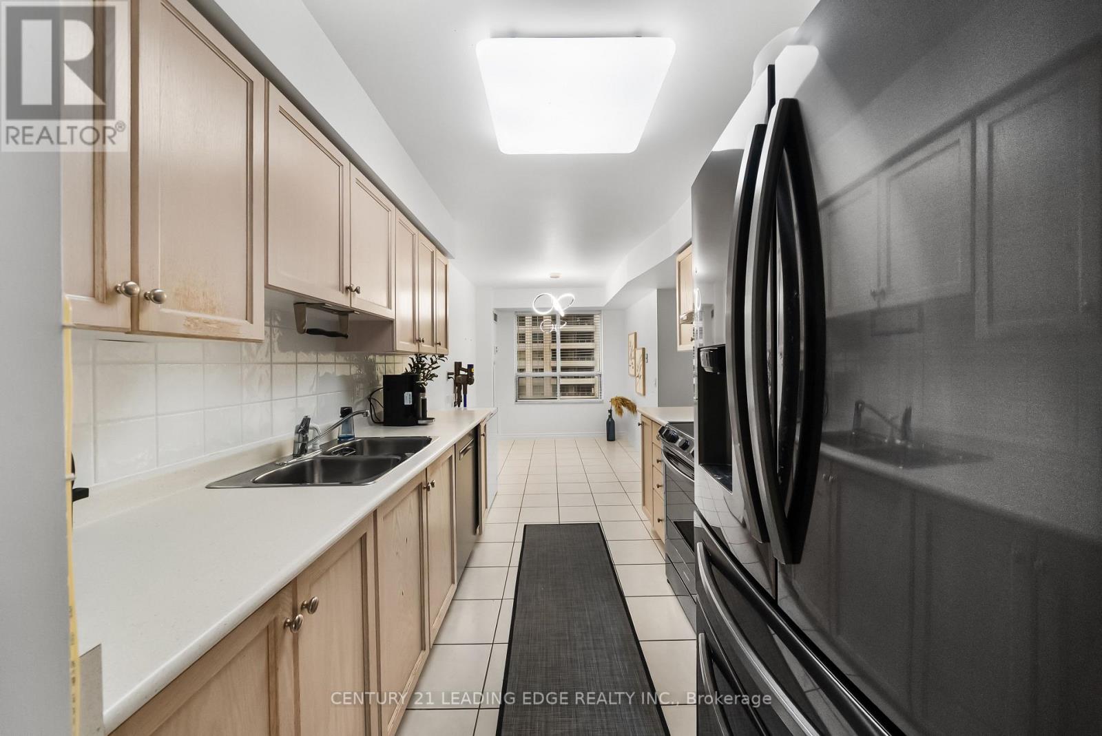 #1812 35 KINGSBRIDGE GARDEN CIRCLE - 12