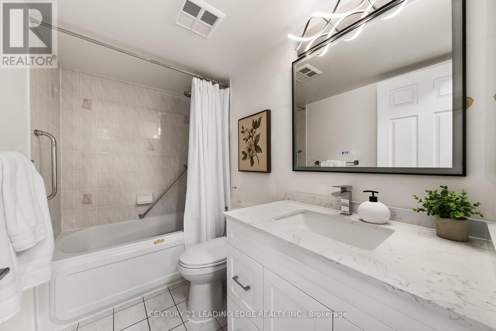 #1812 35 KINGSBRIDGE GARDEN CIRCLE - 24