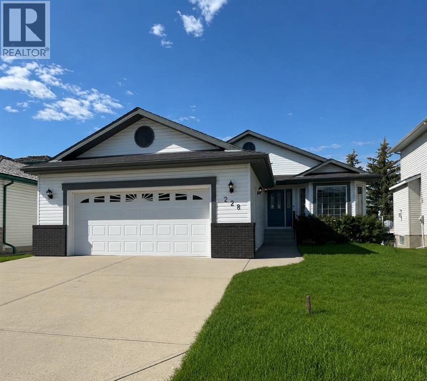 228 Woodside Crescent NW - 1
