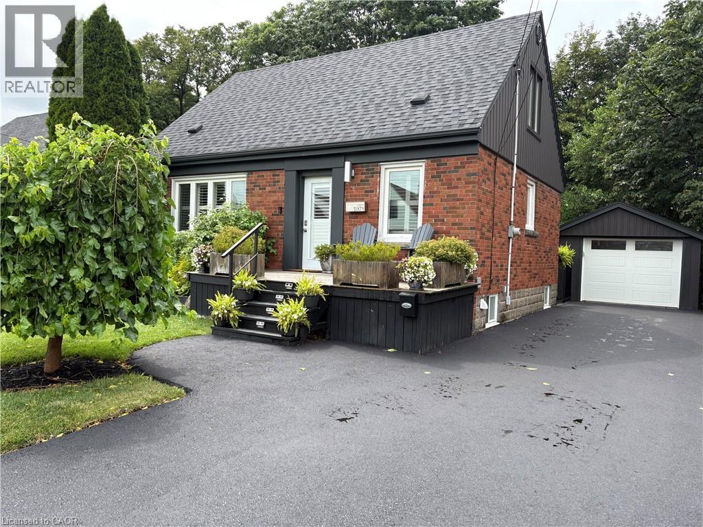 60 GALBRAITH Drive - 1