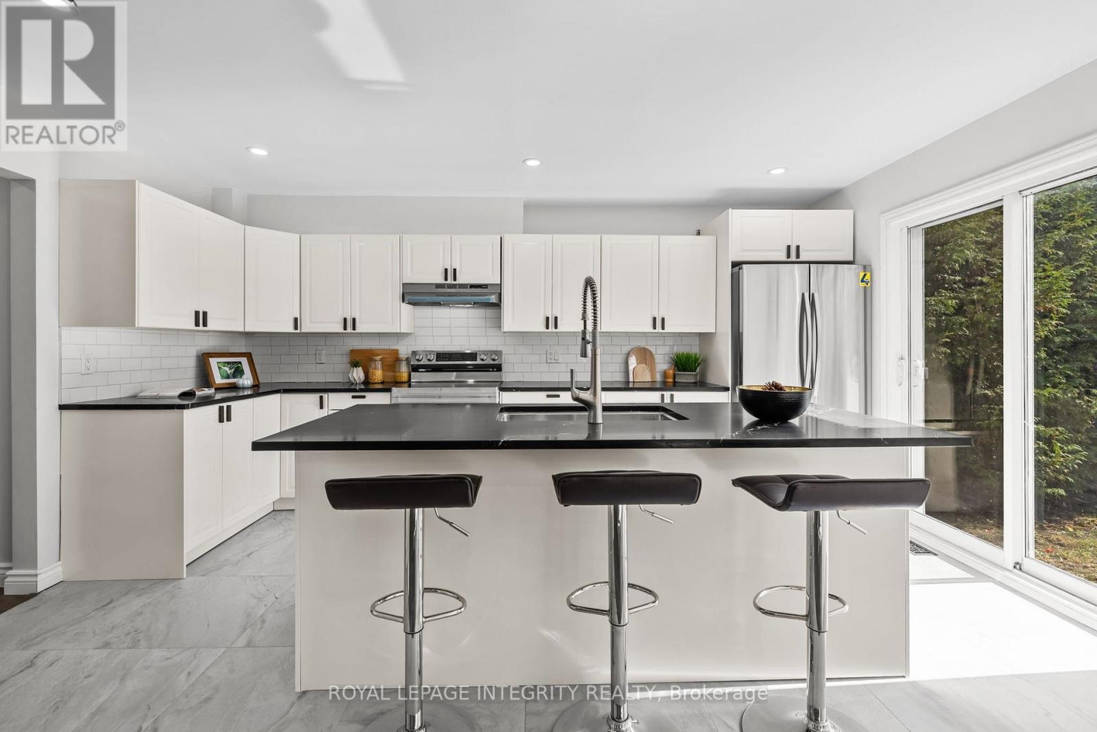 83 SADDLE CRESCENT - 12